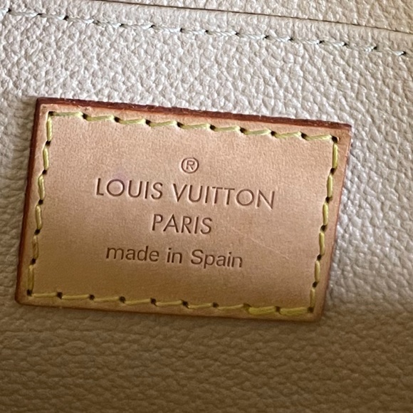 Authentic Louis Vuitton Monogram Cosmetic Pouch - Picture 15 of 16